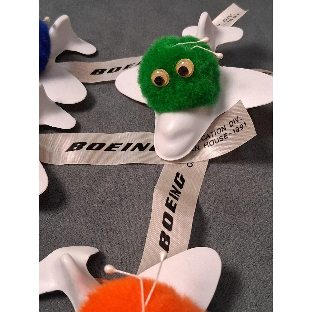 Vintage Boeing Weepuls in Airplanes Pom Pom Men 1991